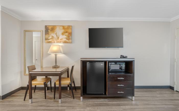 Best Western Courtesy Inn Hotel - Anaheim Resort at the Park