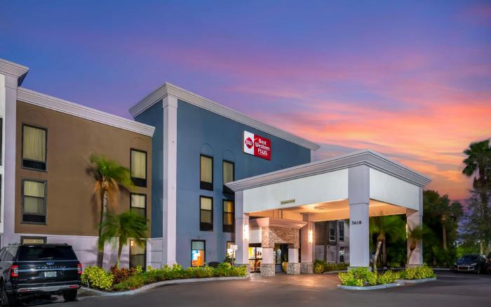 Best Western Plus Universal Inn
