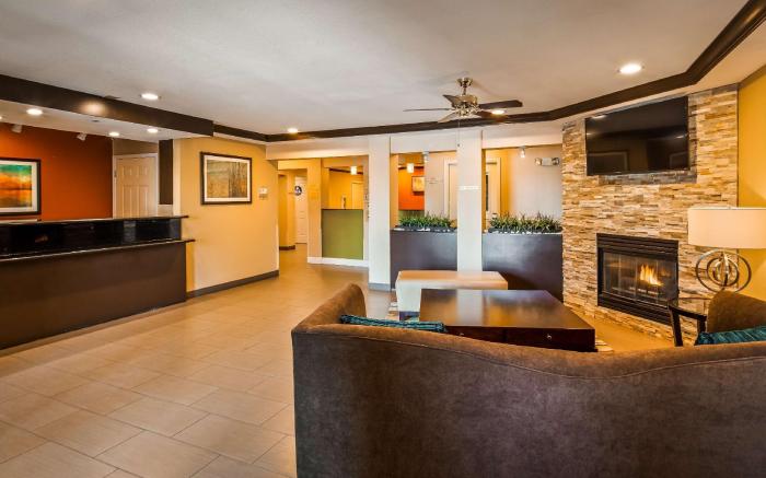Best Western Plus Twin View Inn and Suites