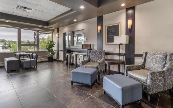 Best Western Plus Chocolate Lake Hotel