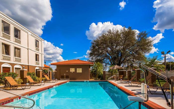 Best Western Plus Bradenton Hotel and Suites