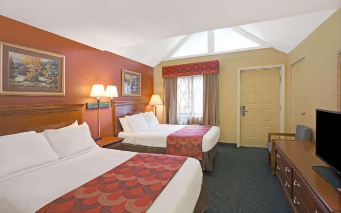 Super 8 By Wyndham Downtown Gatlinburg At Convention Center