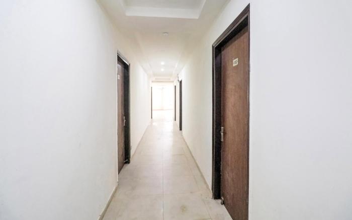 Collection O Mahavir Enclave Near Dashrath Puri Metro Station