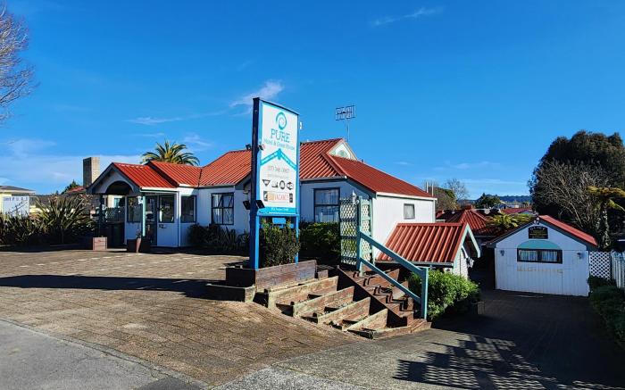 PURE Motel & Guest House