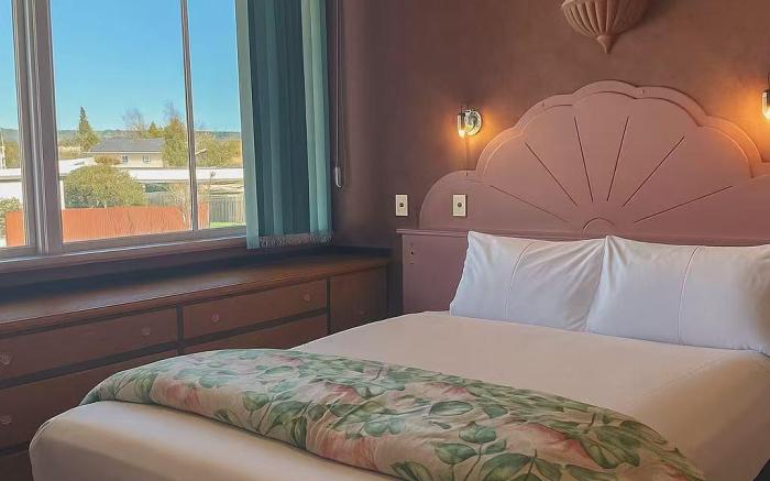 PURE Motel & Guest House