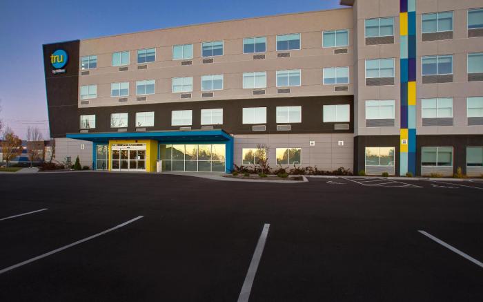 Tru by Hilton Alcoa Knoxville Airport