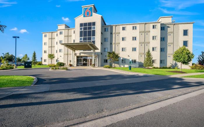 Motel 6 Kingston, ON