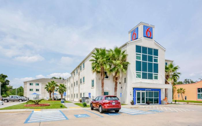Motel 6 Biloxi, MS - Beach