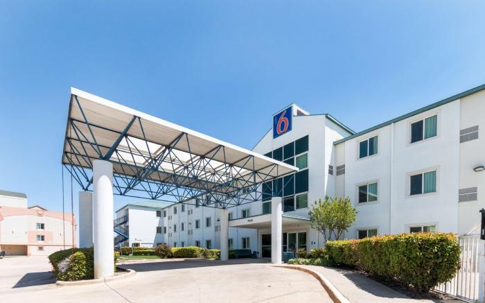 Motel 6 Irving, TX - DFW Airport North