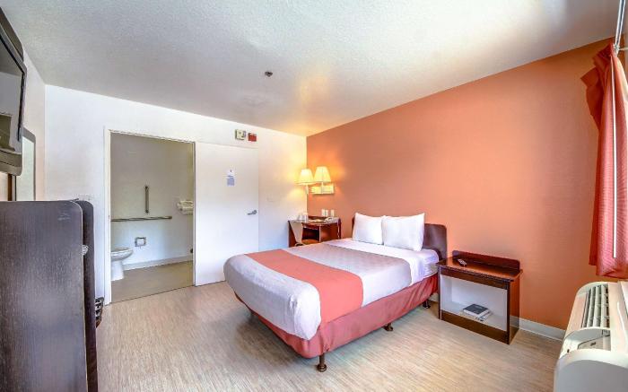 Motel 6 San Antonio, TX - Six Flags Fiesta TX/La Cantera Area