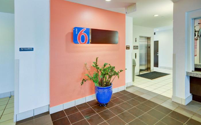 Motel 6 Roanoke, TX - Northlake - Speedway