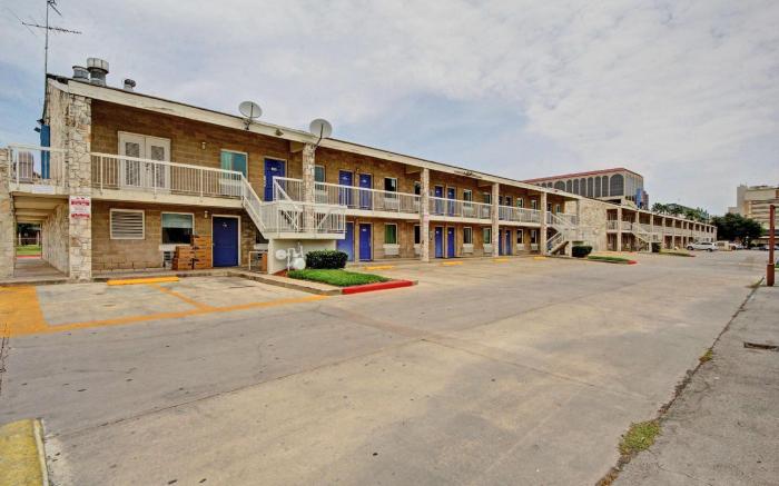 Motel 6 San Antonio, TX - Downtown - Market Square