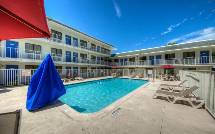 Motel 6 Bradenton, FL
