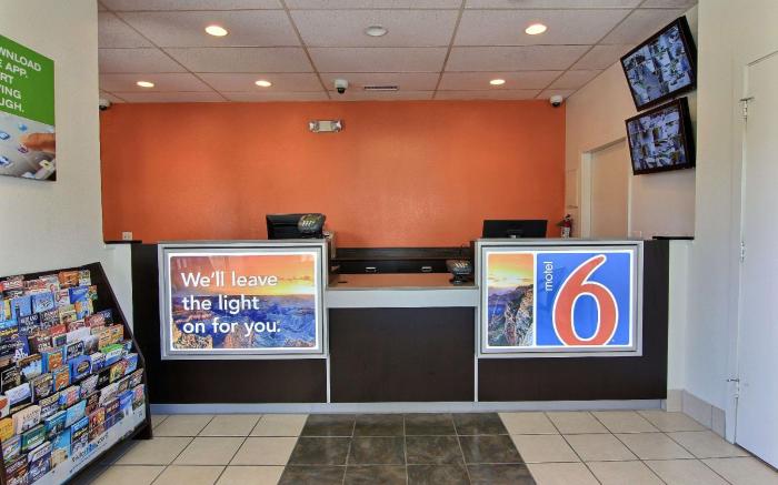 Motel6 Austin, TX - Central Downtown UT