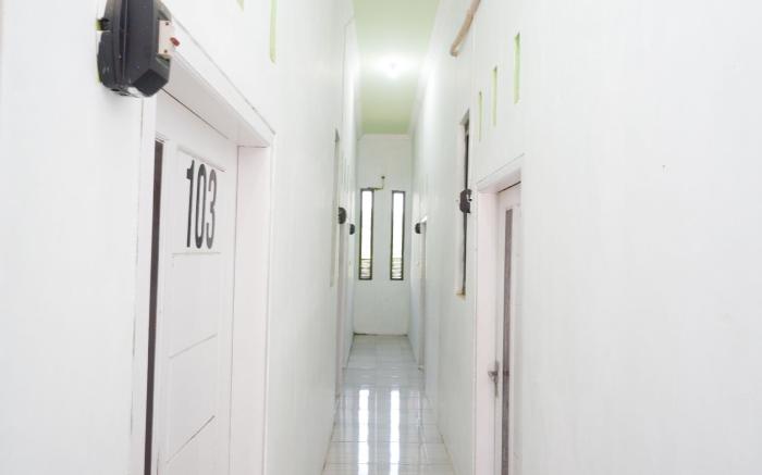 RedDoorz Syariah near Alun Alun Kajen