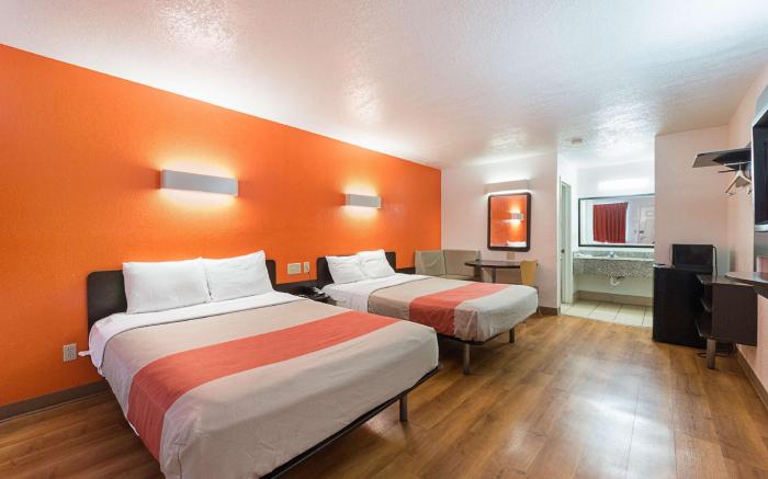 Motel 6 San Antonio, TX - Fiesta Trails