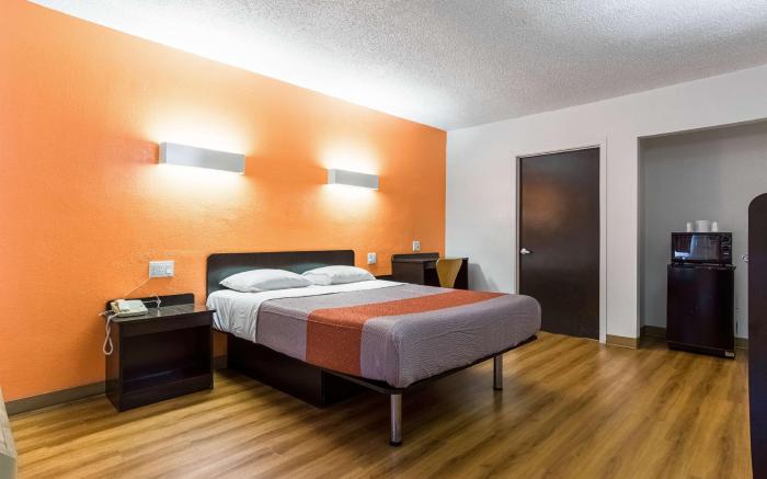 Motel 6 Long Beach, CA - International City