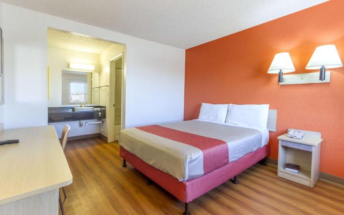 Motel 6 10461, AZ - Airport - 24th Street