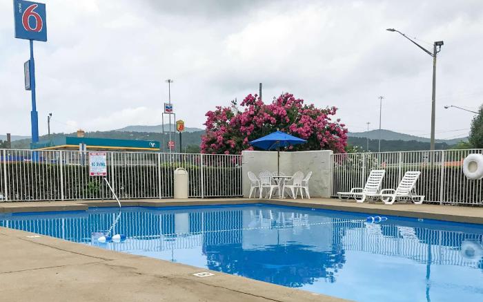 Motel 6 Anniston, AL