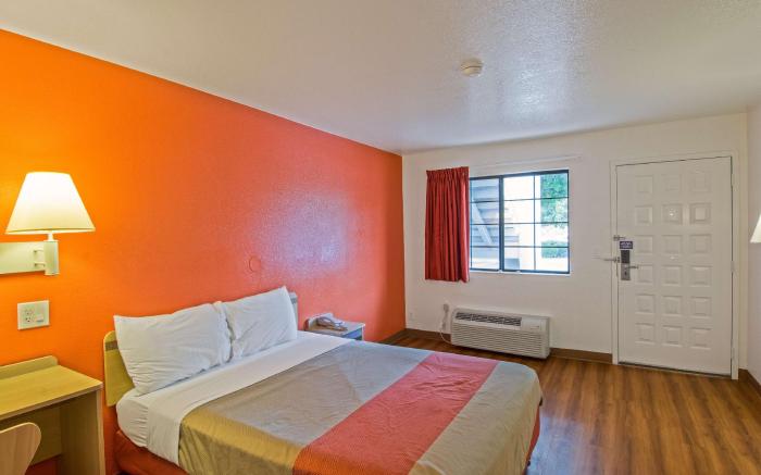 Motel 6 Redding, CA - South