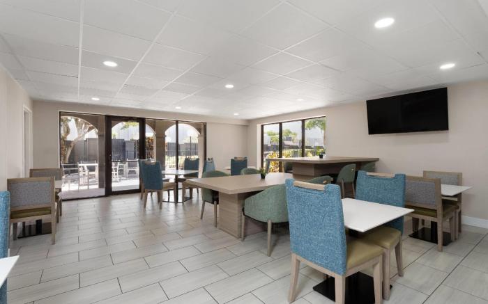 La Quinta Inn & Suites by Wyndham Ft Lauderdale Cypress Cr