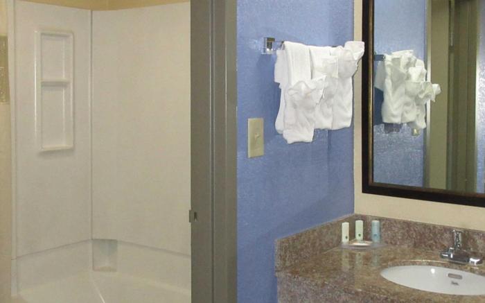 Quality Inn & Suites near Six Flags East