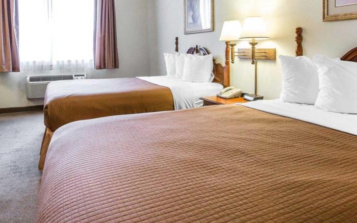 Econo Lodge  Inn & Suites