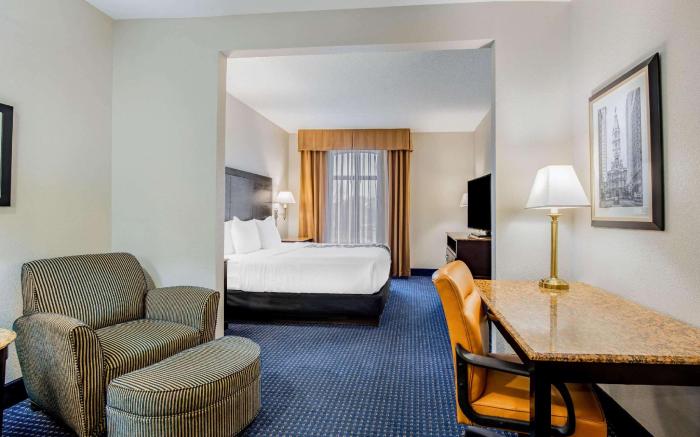 La Quinta Inn & Suites by Wyndham Mt. Laurel - Philadelphia
