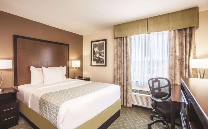 La Quinta Inn & Suites by Wyndham Portland Airport
