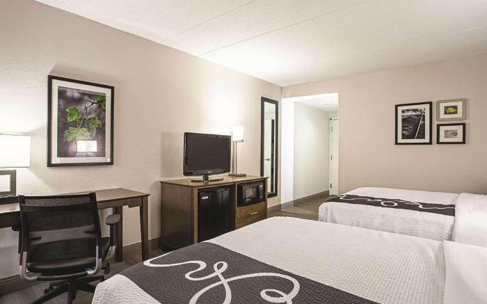 La Quinta Inn & Suites by Wyndham Baltimore N / White Marsh