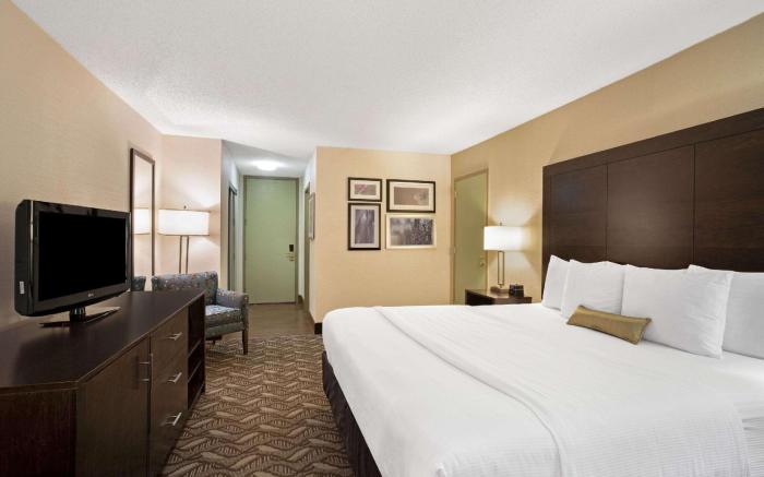 La Quinta Inn & Suites by Wyndham Springfield MA