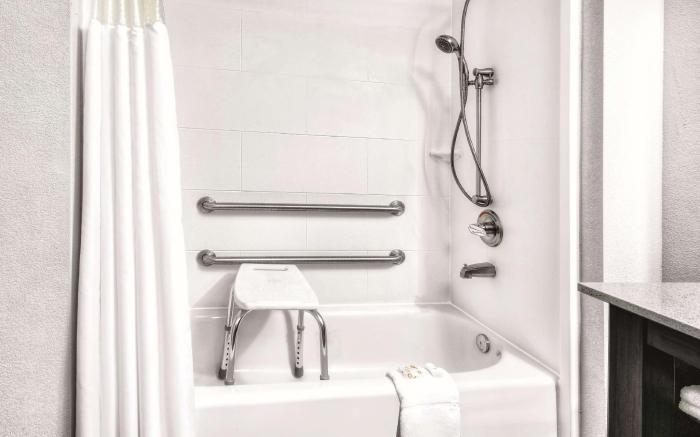 La Quinta Inn & Suites by Wyndham Victoria - South