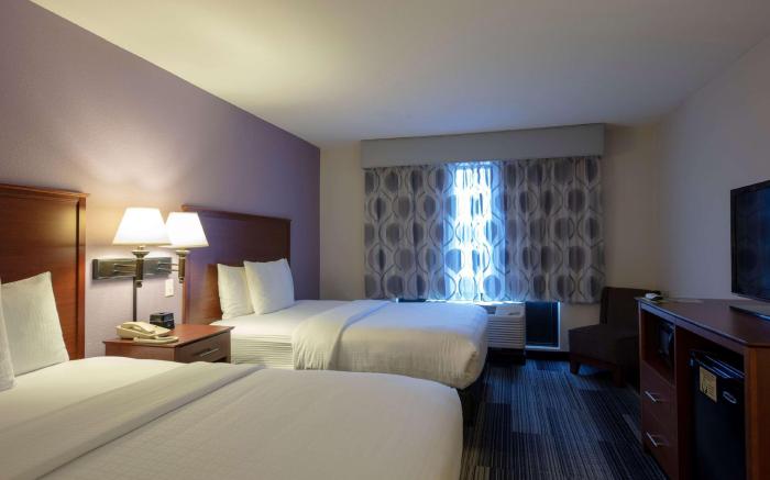 La Quinta Inn & Suites by Wyndham Springfield Airport Plaza