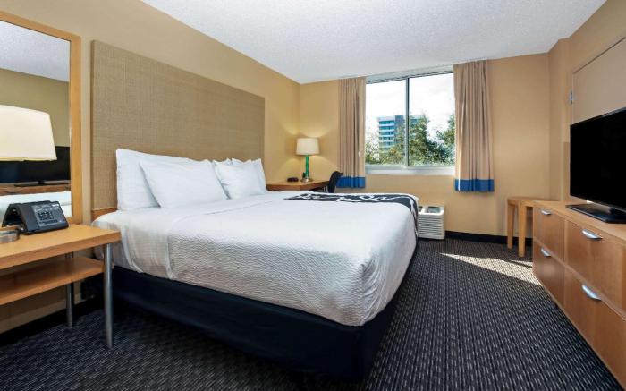 La Quinta Inn & Suites by Wyndham West Palm Beach Airport