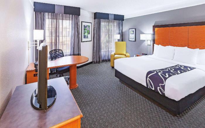La Quinta Inn & Suites by Wyndham Dallas - Addison Galleria