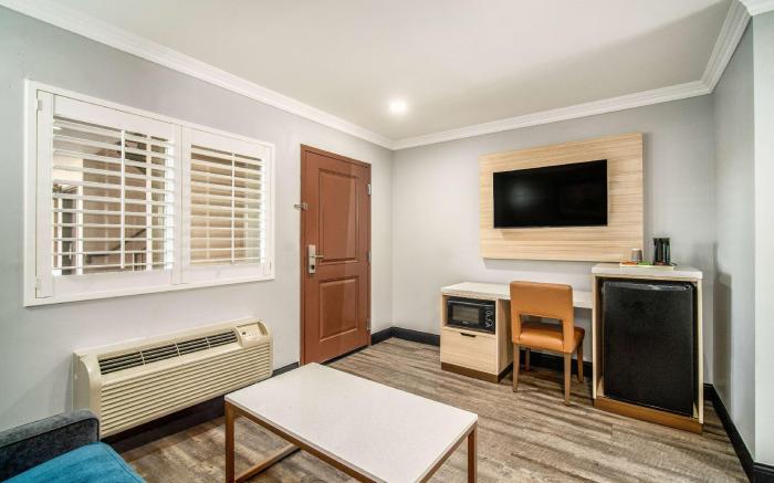 Travelodge Inn & Suites by Wyndham Bell Los Angeles Area