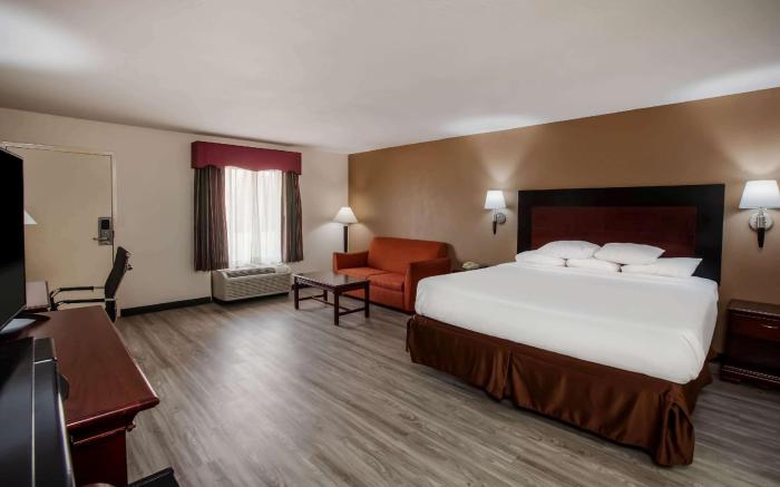 Days Inn & Suites by Wyndham Tyler