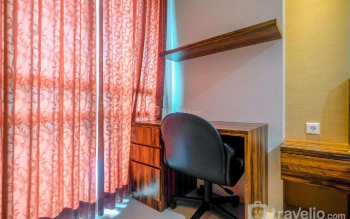 Fully Furnished Apartment with Comfortable Design 1BR Woodland Park Residence By Travelio