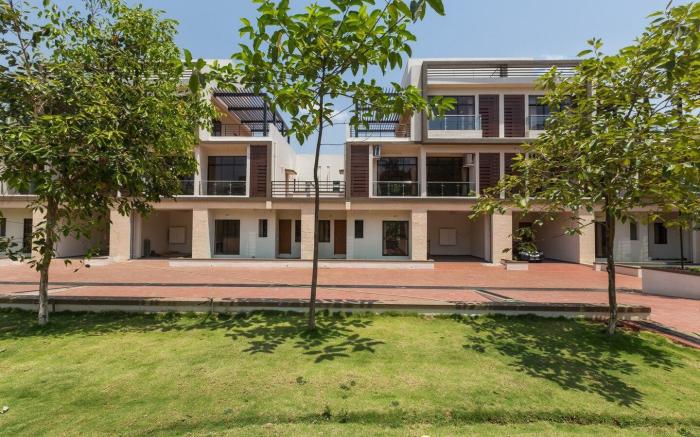 StayVista's Greenwoods Villa 6 - City-Center Villa with Private Pool, Terrace, Lift & Ping-Pong Tabl