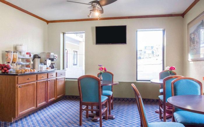 Rodeway Inn & Suites Fort Jackson