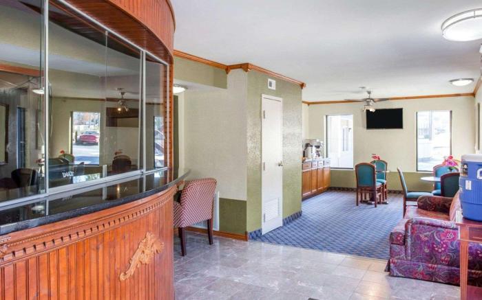 Rodeway Inn & Suites Fort Jackson
