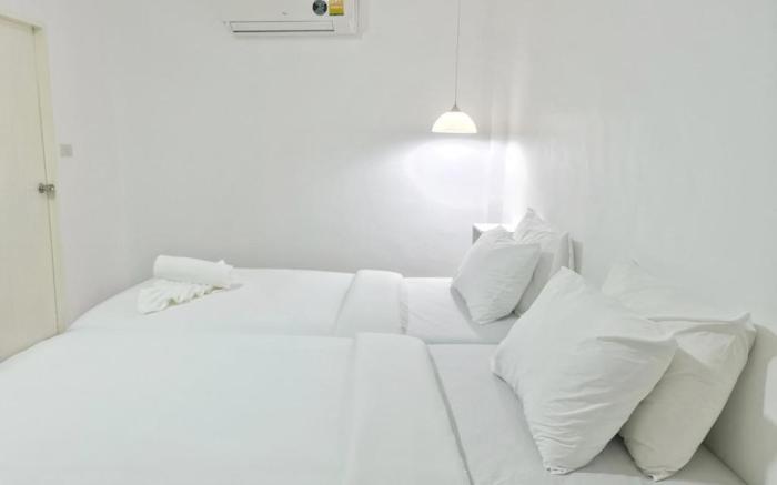 De'white Hotel