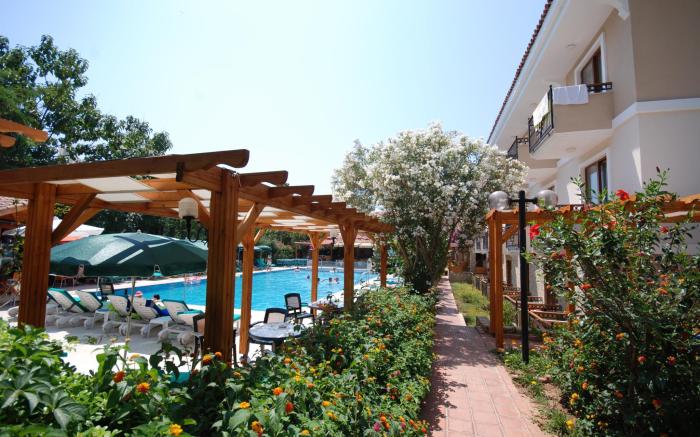 Perdikia Beach Hotel