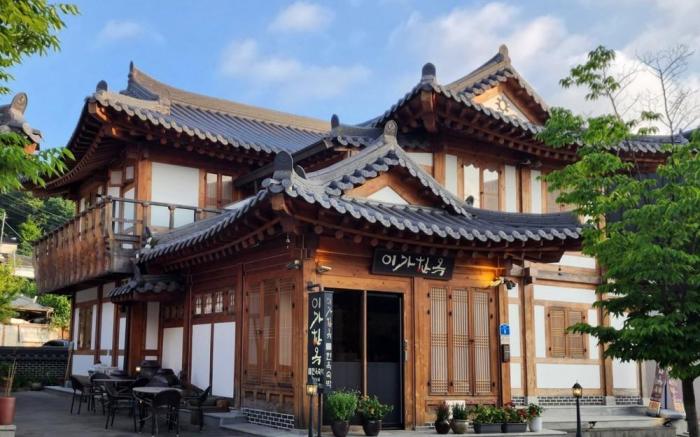 Leega Hanok