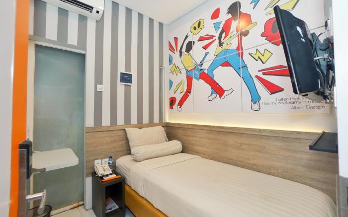 Front One Budget Hotel Tirtonadi Solo