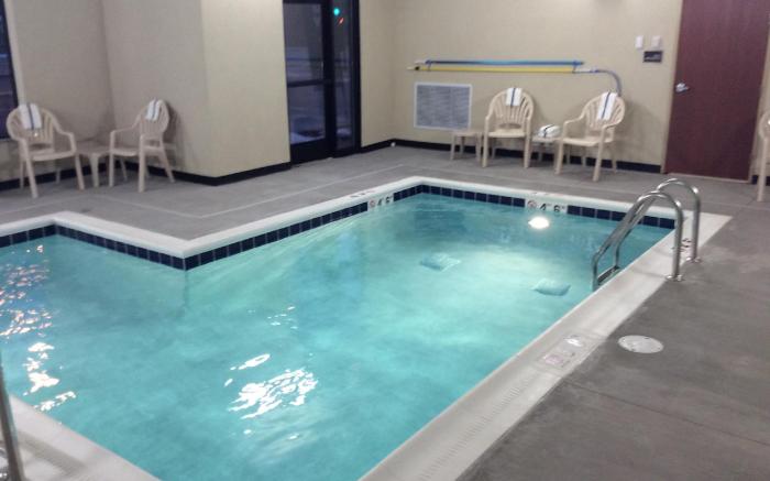 Cobblestone Hotel & Suites - Chippewa Falls
