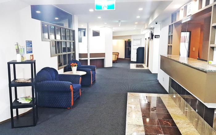 Airport Palms Hotel