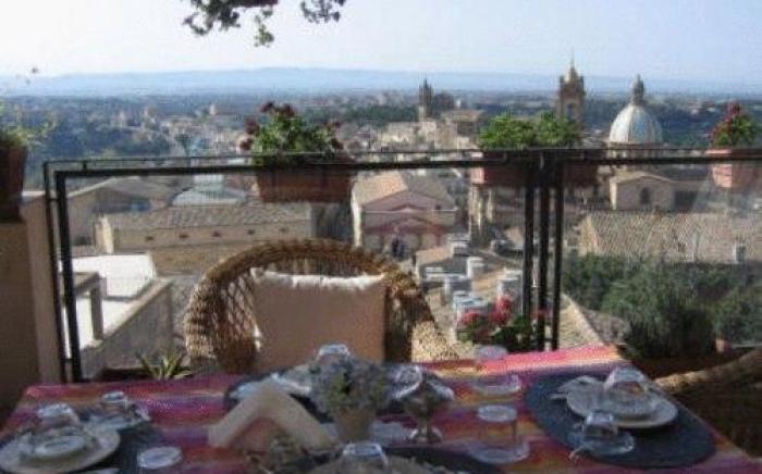 Casa tipica siciliana patronale home BedandBreakfast TreMetriSoprailCielo Camere con vista, colazion
