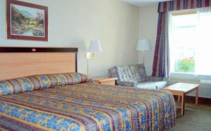 Econo Lodge Inn & Suites University