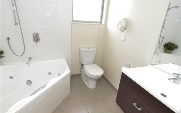 Quality Suites Amore
